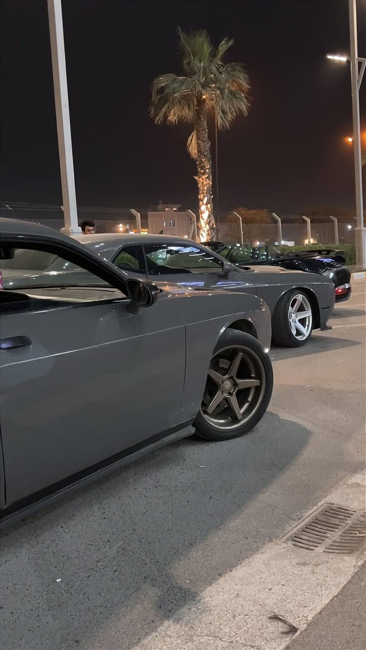 دوج جالنجر موديل 2018 SXT.
المراصفات 
المحركV6
الشاشة وسط كار بلي
كشن جلد احمر
تحكمات بل كشن
كفر دركة SRT
تحكمات كاملة بل استيرن

الاظافات 
دوسات SRT
دفيوزر 
تكساس ابيض دبل خط
بلكات ريسنك 
دعاميه SRT
بنيد SRT
لحيه SRT
ويل قياس 20روهانه اخر اصدار الون برونزي اصل بدون صبغ
عدسات متغيره تطبيق خاص بيها اكثر من ١٠٠وضعية
السياره عليها اكزوز ووسطيات من شركة HTنغمه جدا لطيفها وايضا موجود الاكزوز البلاد
السيارة صبغ عام فقط مراوس بكورلا فقططط

0 781 704 5137
