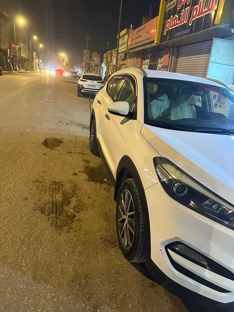 السلام عليكم 
توكسان 2016 خليجي
سياره نضيفة مكفوله كير ومكينه وحدادية
ماشيه 140 الف مال جناي من البيت للشغل 
بيهه ملاحضه شخط بسيط بلباب 
السعر 175 $ وبيهه مجال للتواصل والاستفسار التواصل ع الرقم ‭0780 622 3340‬
مكلف بلنشر
