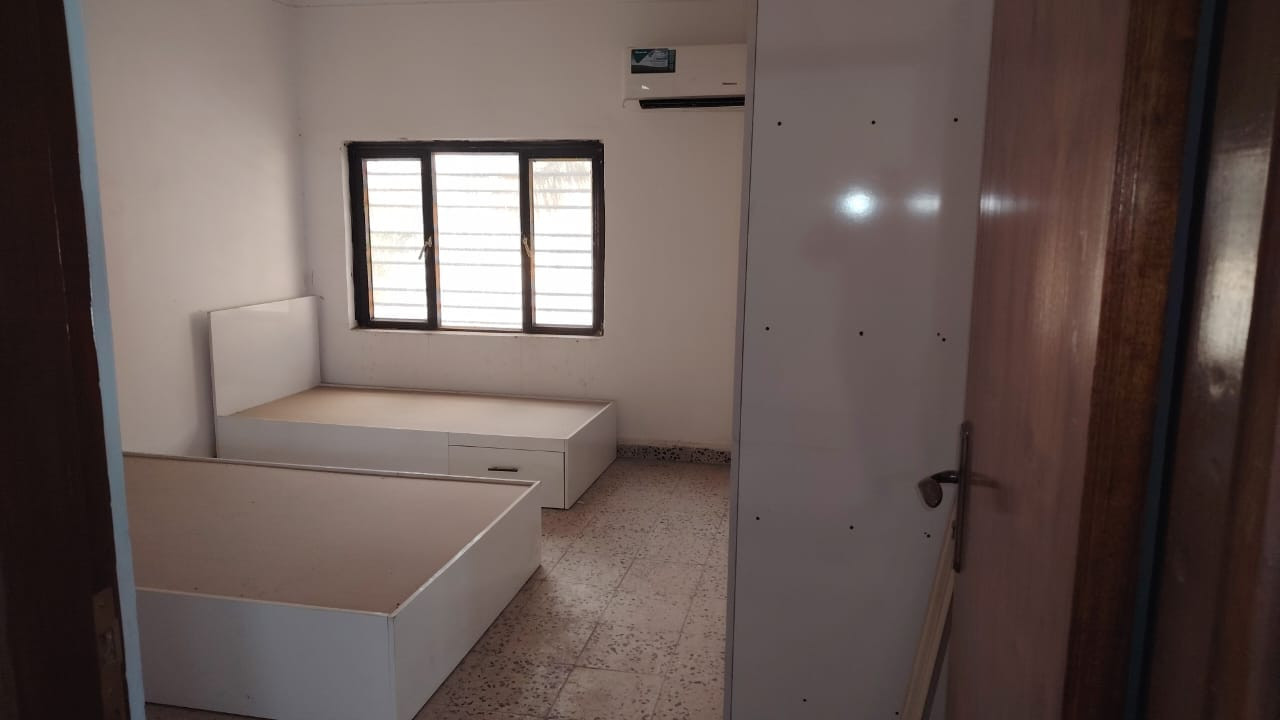 دار للبيع طابقين
١٣٠م الدورة حي المعلمين 
السعر ٢٤٠ باقي تفاصيل واتساب ***********
