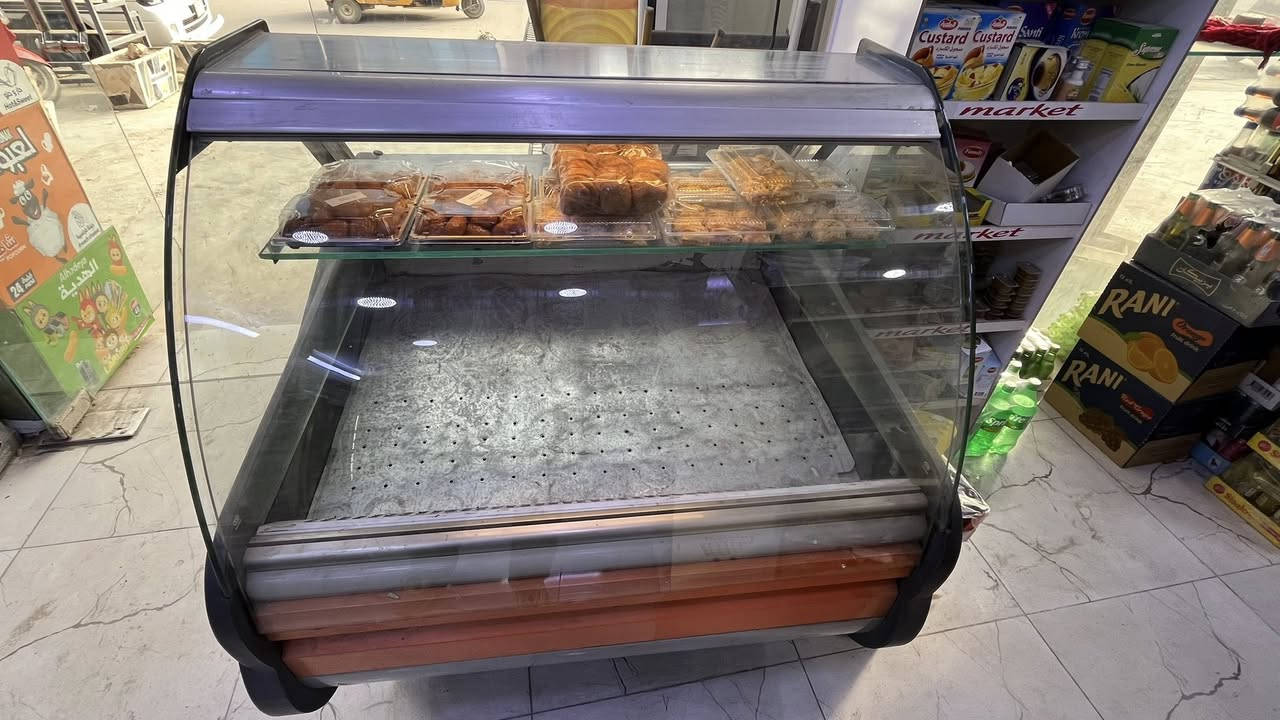 السلام عليكم عارضه للبيع  شغاله ونظيفه تفيد اهل المطاعم والاسواق للكيمر والمعجنات التواصل خاص
او واتساب***********
