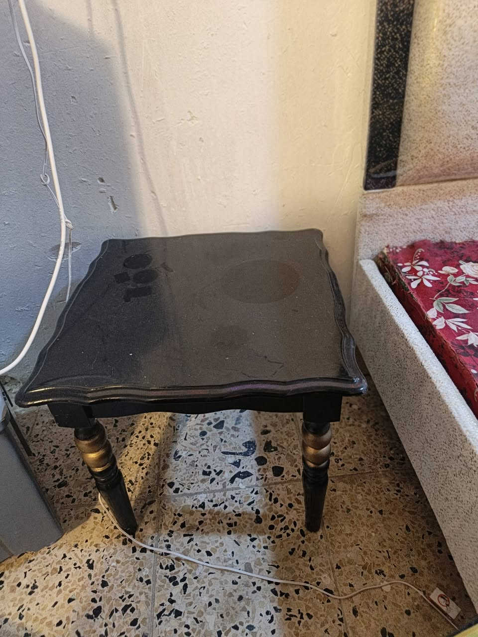 السلام عليكم اغراض بيت كاملة للبيع
 تخم تركي اصلي ثكيل شرط الفحص 5مقاعد واحد ايو 3واحد ابو 2 وطبلات وسيطه وحده و 4قطع صغار ب ٣٠٠كلهن 
ثلاجه ب٧٥ 
وجربايه تخته ب١٢٠ 
تيبلام ب ٢٥
كونفيرة٩٠
طباخ مع ميز ب٥٠ 
مرايةب٢٥
مراوح سقفيه عدد 2 ب ٢
كاونتر قفل ب ٢٠٠اصلي ثكيل شخط. مابي
اللوحه ب ٣٠ 
كل الاغراض بيها مجال لشراي المكان شعب سوك شلال ونضيفه كلها استعمال اقل الشهر جديده بجيس للاستفسار
للاستفسار ***********
