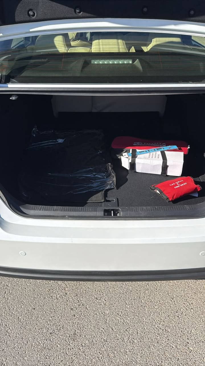 كامري  E بلص 2025 وكالة عبد الطيف جميل (ياباني )
محرك 2500 هايبرد 
🔥السعر 265 مكان السياره الرمادي 
🔸سلايت 
🔸محرك 2500 هايبرد شحن ذاتي 
🔸برده خلفيه كهرباء 
🔸بصمه تشغيل + دخول ذكي 
🔸كيجات دجتل شاشه 
🔸هاندر بربك بصمه + اوتو هولد 
🔸شاشه مسجل كار بلي + كامره خلفيه 
🔸كشافات لد 
🔸شاحن لاسلكي للهاتف النقال 
🔸لايت زينون + لد زينون 
 🔸ستسم ايرباك 
🔸تبريد قطعتين
🔸تبريد شاشه بيانو
اشاير مري + مري شفط
مانع نزلاق + ايفو مود + مود درايف
حساس امامي + حساس خلفي + حساس ظغط اطار  كفاله عامه وعداد الكيلو منتر 12الف
***********
