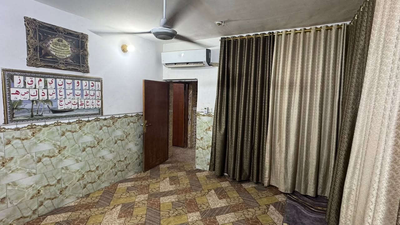 🌷 تحية طيبةومعطرة بالصلاة على محمد وآله 🌷

            🏠 دار سكن طابو صرف للبيع 🏠

#مساحة الدار٢٠٠ متر  الوجه١٠م و النزال ٢٠م 

📌يحتوي ع استقبال وهوال وغرفتين نوم  وحدة بالطابق الأرضي والثانية بالطابق الثاني وصالة صغيرة ومطبخ وصحيات خارجية وداخلية 
وكراج سيارة كبير وحولي على كل الدار ،،

#الموقع / الحي العسكري منطقة المدارس موقع مميز جداً وجه الدار مباشر على المدارس وخدمات كاملة ماء ومجاري وتبليط جديد ,,

💰السعر / ١٥٥ مليون وبي مجال🪴🪴

📞 للاستفسار اكثر الاتصال بالارقام التالية 📞

0️⃣7️⃣7️⃣6️⃣3️⃣7️⃣5️⃣7️⃣5️⃣8️⃣1️⃣

  0️⃣7️⃣8️⃣1️⃣1️⃣8️⃣0️⃣4️⃣8️⃣9️⃣4️⃣
