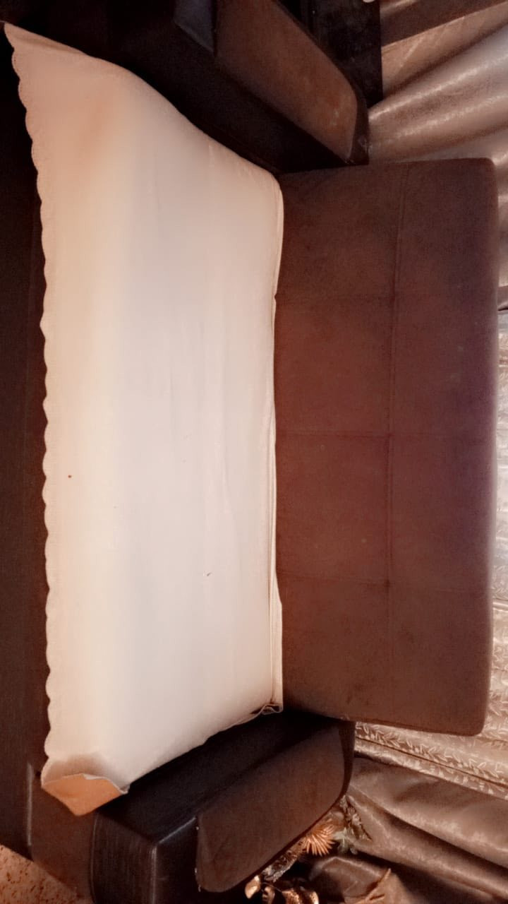 السلام عليكم عندي هذا تخم ١٠ مقاعد ٢٥٠ 
بي مخزن وينفتح يصير سرير 
بي ضرر بسيط باليد


**إذا كنت صاحب هذا الإعلان وتريد حذفه لأي سبب، رجاءا أرسل رسالة إلى الدعم الفني**