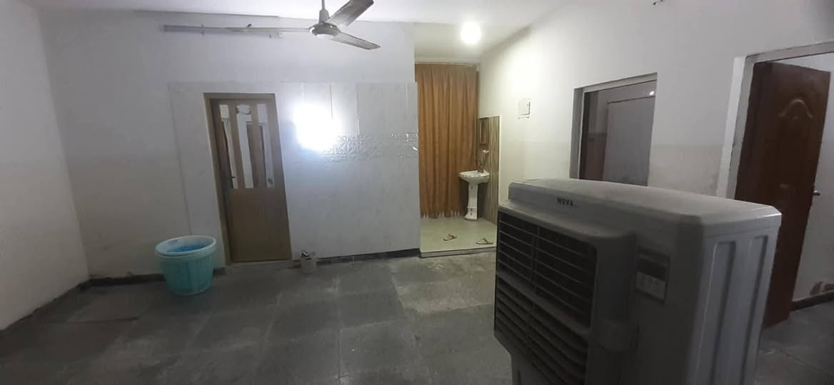 ياالله 
السلام عليكم 
للبيع بيت ٢٠٠ ملك صرف تحويل طابو الاعظميه  متر قرب الجزيره السياحيه منطقة كميره  شارع  ابو كفه عل مشروع الاروائي طابق واحد              ملك صرف ٢٥ 
يرادله ترتيب والكاشي تعبان حيل يرادله تبديل 
غرفتين نوم وصاله وحولي ومطبخ وصحيات 
السعر ٩٥ مليون  
*********** علي
