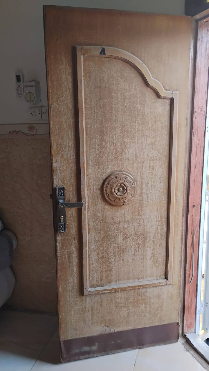 باب خشبي مستعمل عدد٢ الي يريدهن يجي ياخذهن للثواب مجانا ..العنوان ..سماوه ..ام العصافير *********** واتساب
