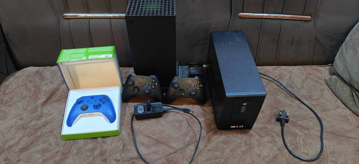 للبيع إكس بوكس سيريس إكس بالكارتون
مستعمل نظيف جدا  بدون تصليح
 مع 3 يدات اصليه 
مع يو بي إس 1500
مع أربع بطاريات مع جهاز شاحن بطاريات
مكاني بغداد الزعفرانية ***********
السعر  750 الف
