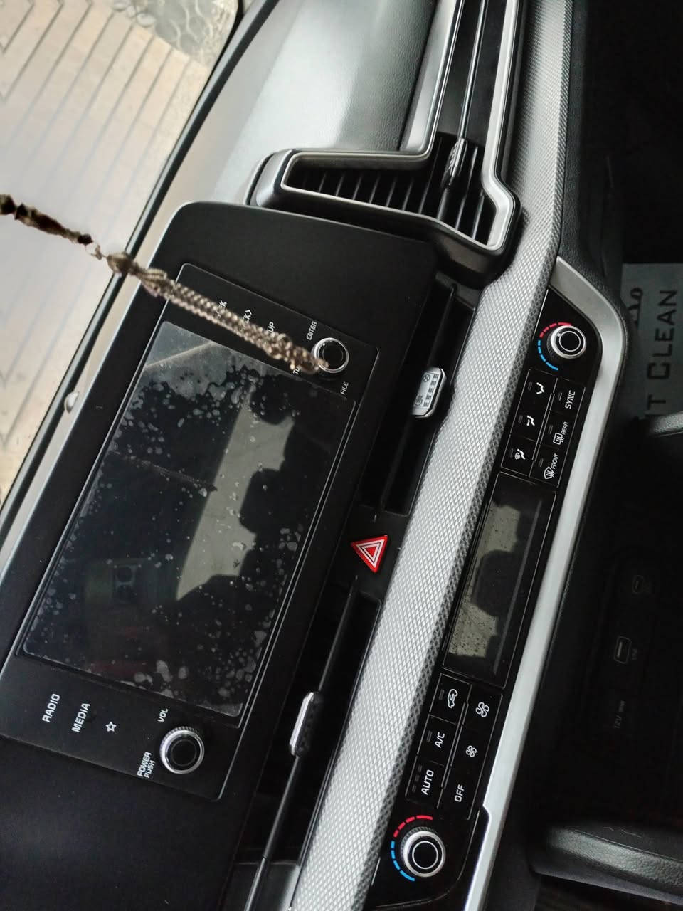 السلام عليكم سياره كيا سبورتج موديل 2024
خليجي مكفوله من الضربه
ماشيه 60الف
السعر21 $ 
مكاني بغداد
الرقم ***********
