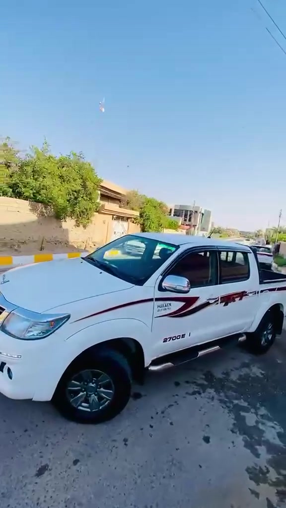 السلام عليكم
هايلوكس فورويل 
موديل ١٤ شمالي
مكفوله 
بيها منظومه غاز
 كيراوتوماتيك
مكلف بالنشر 
رقم صاحب سياره 
***********
