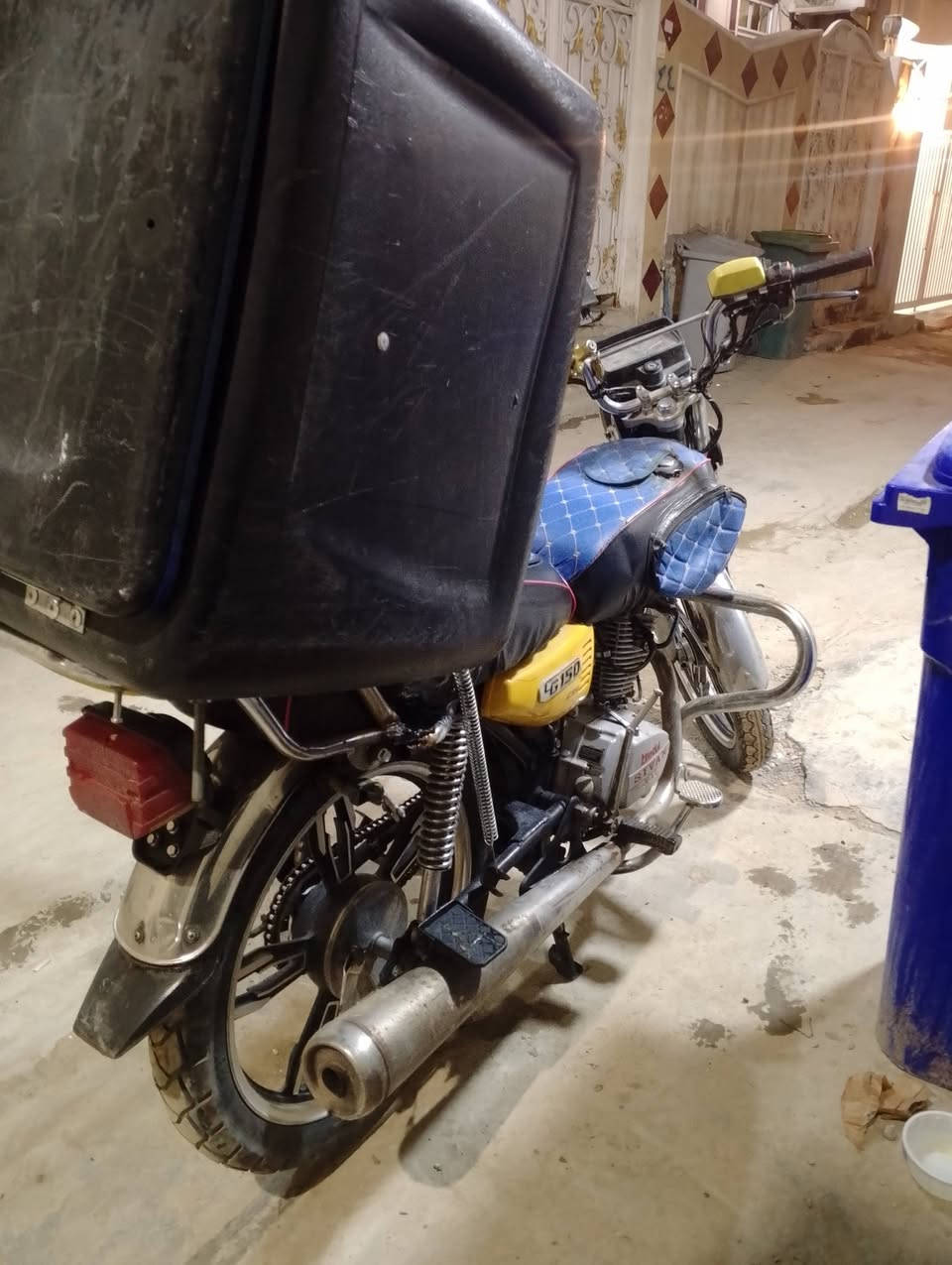 دراجه ايراني موديل ٢٠٢١ سافان الدراجه بيه كم ملاحضه مهمه دبل امامي ناضح دهن عندي چپن انطيه انته تبدل والسيبايه بيه لحيم وبس زوج اشاير والمكينه بيه تبخير و الكير الثالث يجلب غير هيج الدراجه اتخبل وتمشي وكلشي مموكفه ولحد هسه اشتغل بيه ومموكفتني ملاحضه الصندوك مو ويه الدراجه مكاني سبع ابكار الرقم *********** من الاخير السعر ٣٥٠الف وبيه مجال حك الجيه شي بسيط
