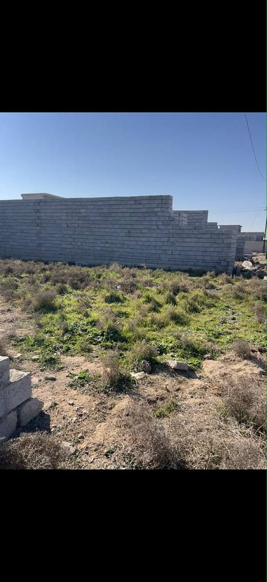 قطعة ارض للبيع رقم زراعي مساحة القطعة 300 متر خوش مكان صايرة خلف بيت ابو سفيان  الحمداني بالمعسكر ماء وكهرباء واصلها سعرها 15 مليون وبيها مجال بسيط للشراي الاتصال على الرقم ***********
