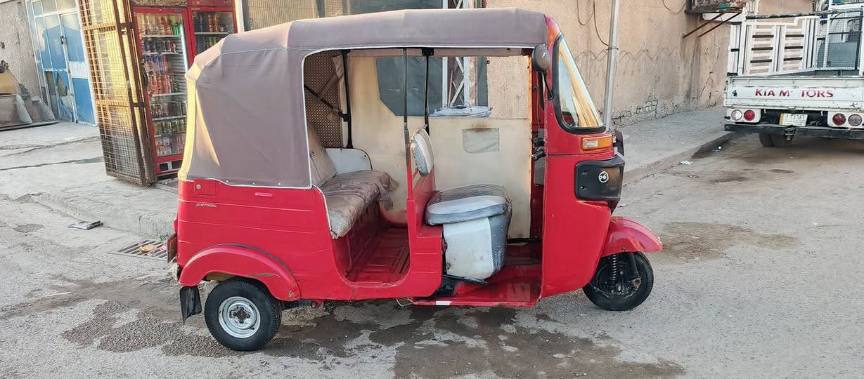 سلام عليكم تكتك للبيع موديل 2016 رقم سنويه مكينه مفتوحه  مسبوقه عام مكاني بغداد شعب سعر 400000وبيه مجال رقم ***********
