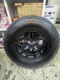 🙋 ويل وتاير. روبيكون اسود 315/70/17قياس نضافه 95 ‎%‎ 💵💵السعر💵💵 ⬇️⬇️⬇️⬇...