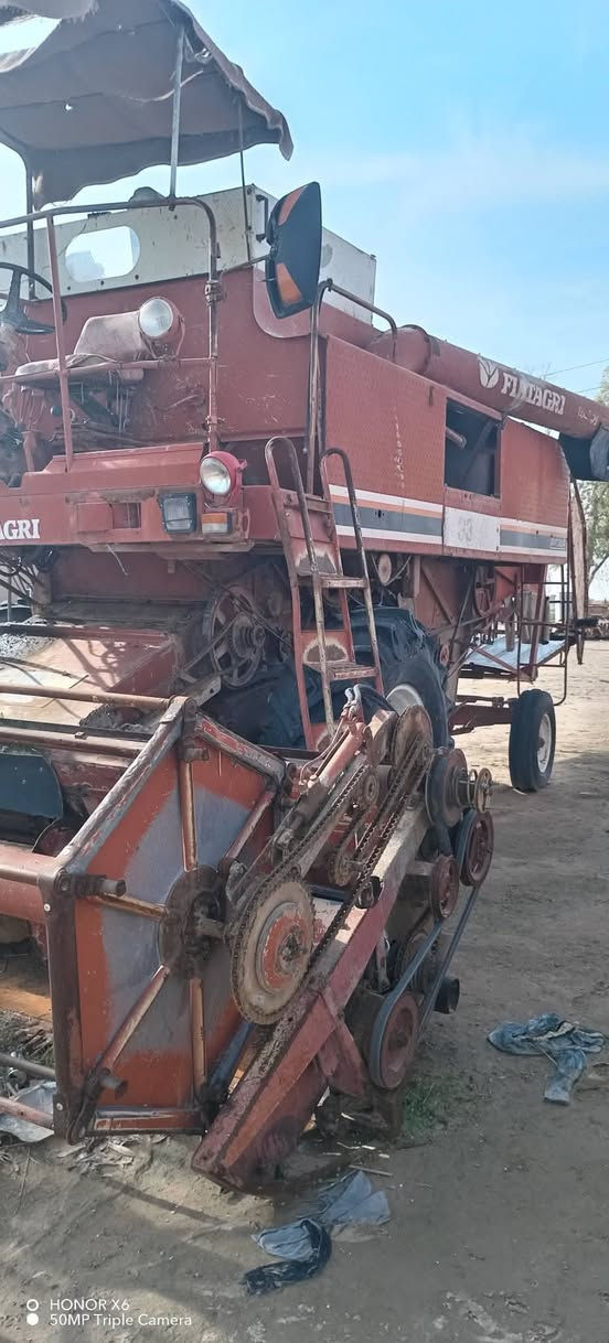 السلام عليكم حاصده لاڤيرده موديل، 85عراقي جاهزه نضيفه مكينه شرط تاير نضيف 
للستفسار اتصل على 
***********
***********
