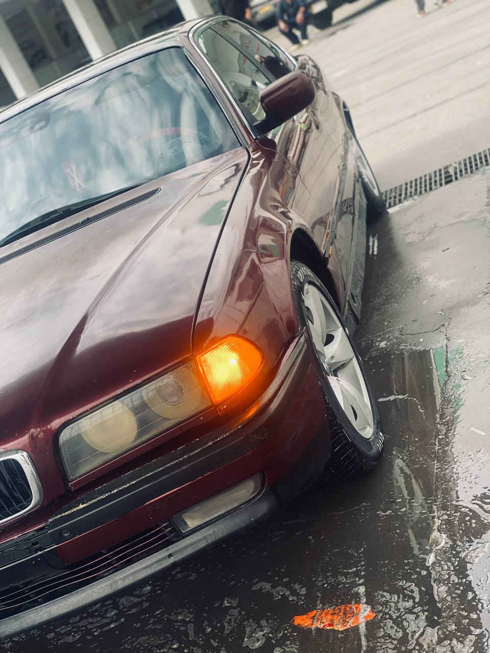 للبيع او المراوس 
بي ام دبليو كاسحه مديل 1995 (رقم بصره تحويل ثاني يوم)
مكينه كير كفاله مكينه 8.    740i كير تمساح 
 حداديه جديده كهربائيات كلههه شغاله 
تبريد شغال تدفئه شغاله مضخم الصوت 
دواخل نضيفه السياره ترايههه 200
تخم تاير الاصلي .منضومه زنون 

مكان السياره البصره 
السعر ......48$وبي مجال قليل 
***********
