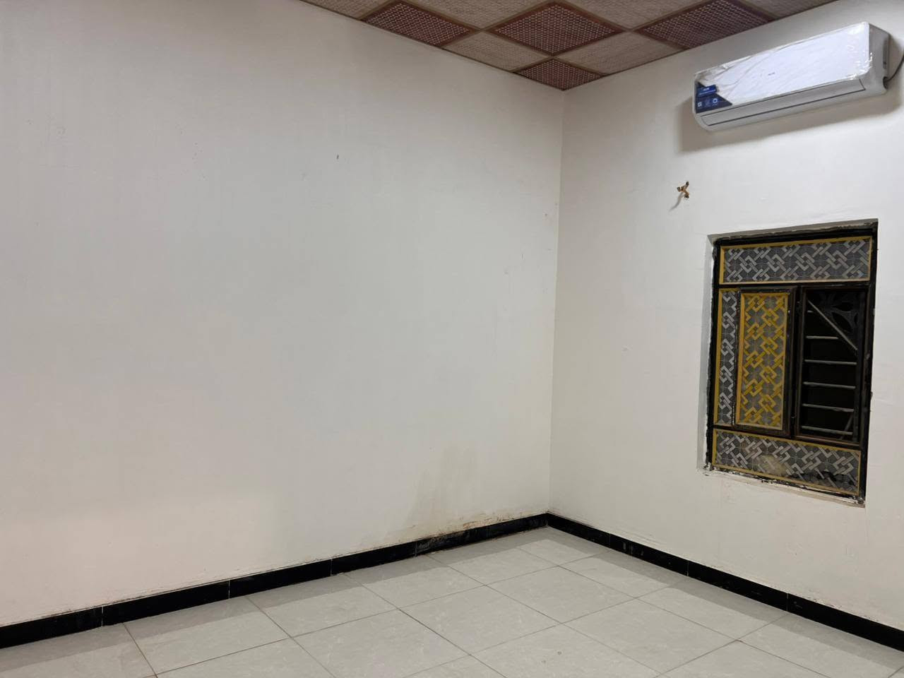 بيت مساحه 100م في شط العرب ( شارع الصقر )
يحتوي ع غرفتين نوم 
طابو صرف زراعي 

السعر 55 مليون 

اتصال ***********
