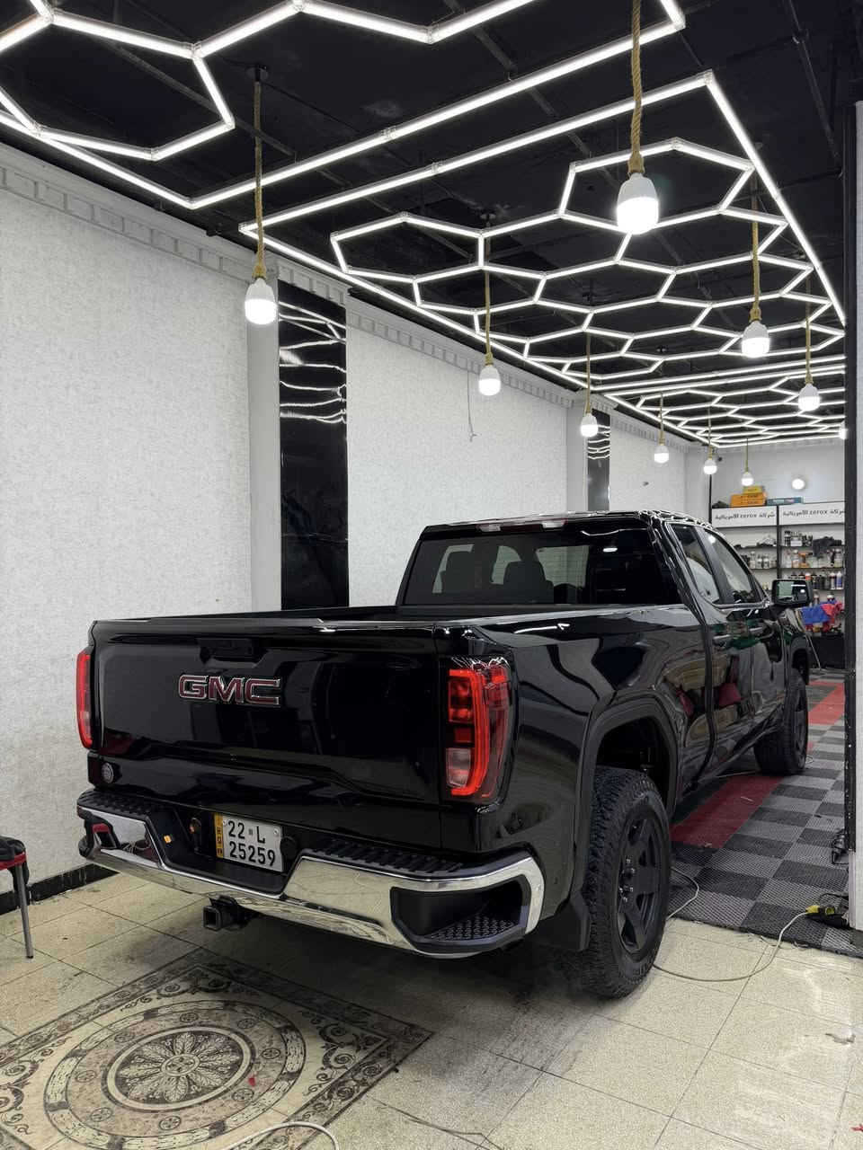 جي ام سي سيرا 2023
دخول جديد رقم اربيل باسمي )  
حادثها جاملغ وربع البنيد فقط 
 محرك 8 سلندر 5300 سي سي 
. شاشه كبيرا (كار بلي & اندري اتو ) 
. كشنات مخمل 
. غطاء صندوق ذكي كهربائي تحكم ريمونت وتحكم من خلال الهاتف مع انارة 
  لايت زنون 
 تحديد مسار 
  تحديد سرعه 
  تحذير عند الاقتراب من الاشخاص 
  شاحن وايرلس 
 تشغيل عن بعد 
 اتو ستوب 
 ماشيه فقط 13 الف السيارة بحالة الزيرو 
السيارة بعد احلى من الصور 
 تايرات جبلي ونظام تعليق جبلي 
 ويل جبلي اسود بلاد 
السعر  295 ورقة عنواني بغداد حي الاعلام او الكرادة 
***********
