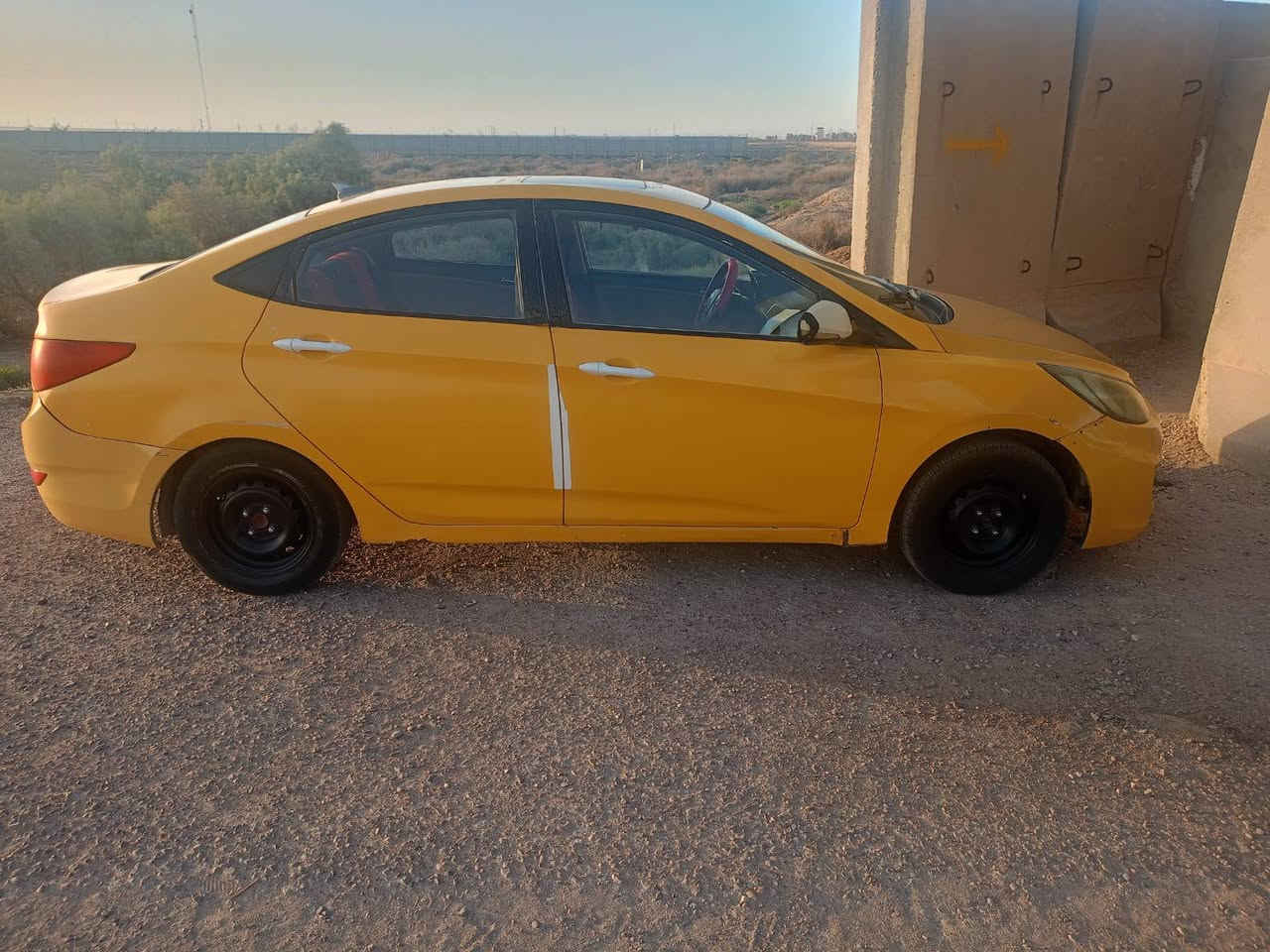 السلام عليكم
 اكسنت موديل 2013 خليجي السيارة بيها تجية  
المحرك 1600  محرك كير تخم تاير تبريد كفالة رقم واسط بسمي موجودة بالعمارة
بسمنه السعر 55 قفل ‏‪***********‬‏
