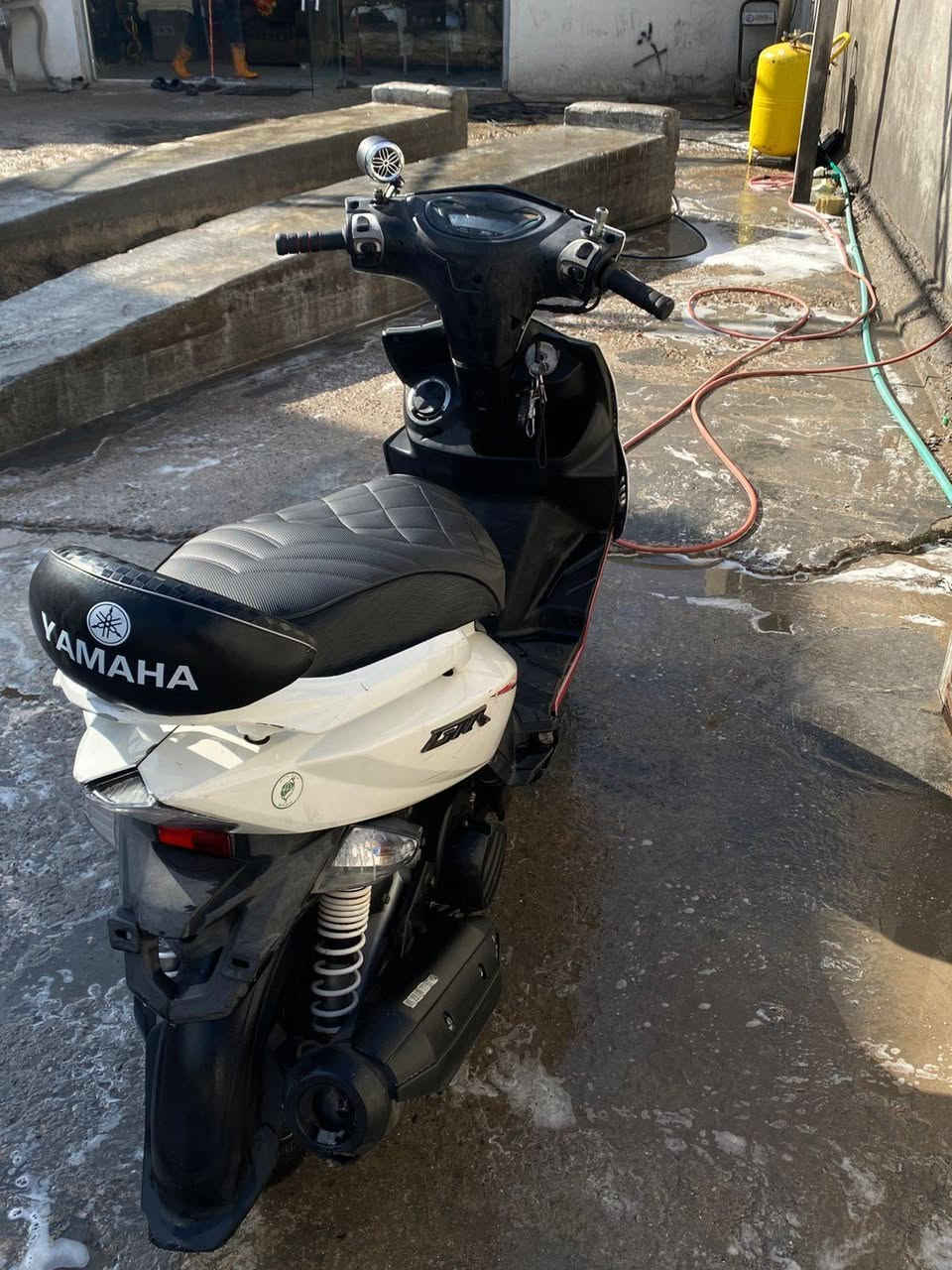 سلام عليكم شباب دراجه جيتي ار بيضه الدراجه ما مفتوحه وكاله كفاله عامه اوراق موجوده بيه السعر 850وهاذه رقمي ***********
