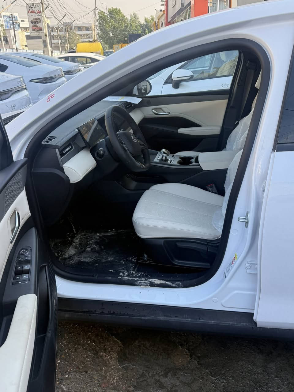 السلام عليكم اسعاررر ناررر وعرض يم معرض جبل عرفة ال BYD
الكن بلاص الابيض والداخل السعر ١٨ مليون و٩٠٠ الف 

السيل 5 الابيض وغراضه كامله ب ١٨ مليون وصافي بدون دلاليه 

اتصل وتدللون العنوان بغداد الكريعات معرض جبل عرفة 

***********.
