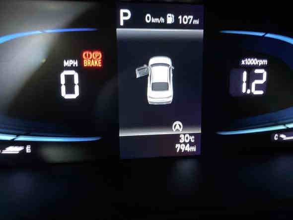 سلام عليكم بس بلبدايه ركزلي على نظافة والجداده النترا ٢٥ للبيع جدا نظيفة وحلوه سيارة حادثها فقط دعامية اماميه لا لغود لاشواصي بعدها بدهن الشركة جديده حتى ماء الزراكات ماشيه تقريبا مثل ماموضح بل صور تدفئة كشنات اوتو ستوب كشنات قماش كبل غلفتهن بدون صبغ بيها شاشه دجتل رقم دهوك مميز نجي هسه على السعر سعرها رقم مميز ب ٢١٥ رقم عادي ب١٨٠ رقمي *********** مكاني بغداد الغزالية
