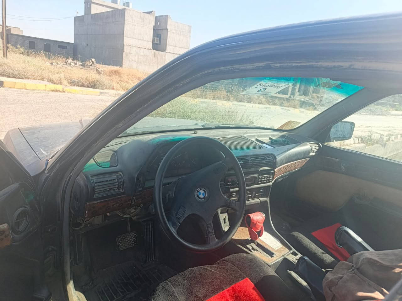 بي ام موديل 1992 735 كير و محرك شرط السياره فحص ابيض صلاح الدين سنويه عضم صاحبه موجود شرط التحويل جان مشروع تعمير و ترتيب بس صار عندي مريض و صرفت فلوسها السياره صدرها متعوب نعم بس ترايك من دهوك لتكريت رايدها ب 21 ورقه 
مكانه موصل الرقم,***********
