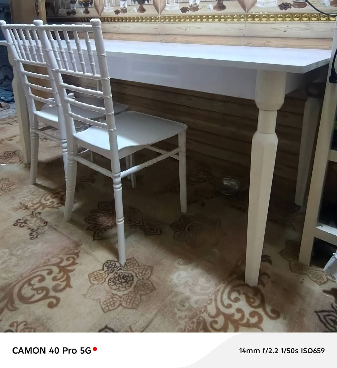 للبيع ميز تفصال مع كراسي ٢ فقط وتساب ***********
