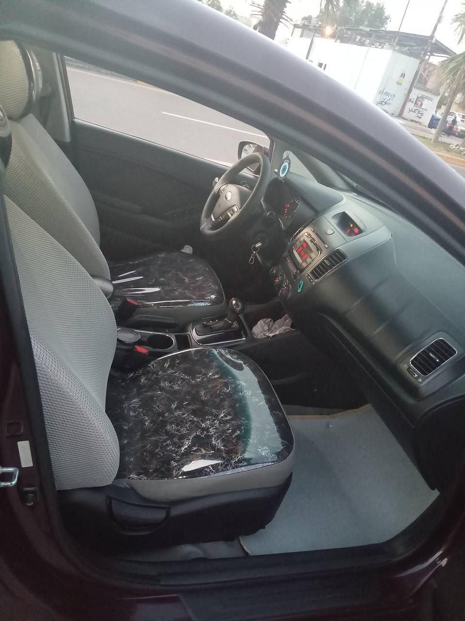 السلام عليكم كيه فورتي ٢٠١٧ مكينه ٢٠٠٠ دوش وارد أمريكي حادث بس بنيد كير ومكينه خير من الله رقم بغداد انكليزي ابسمي سياره جديده خير من الله مدوشمه عام مابيه اي نقص تخم تاير جديد مكان سياره حي اور سعر ١١٥ رقم *********** شرار يتصل غير متواجد ع فيس
