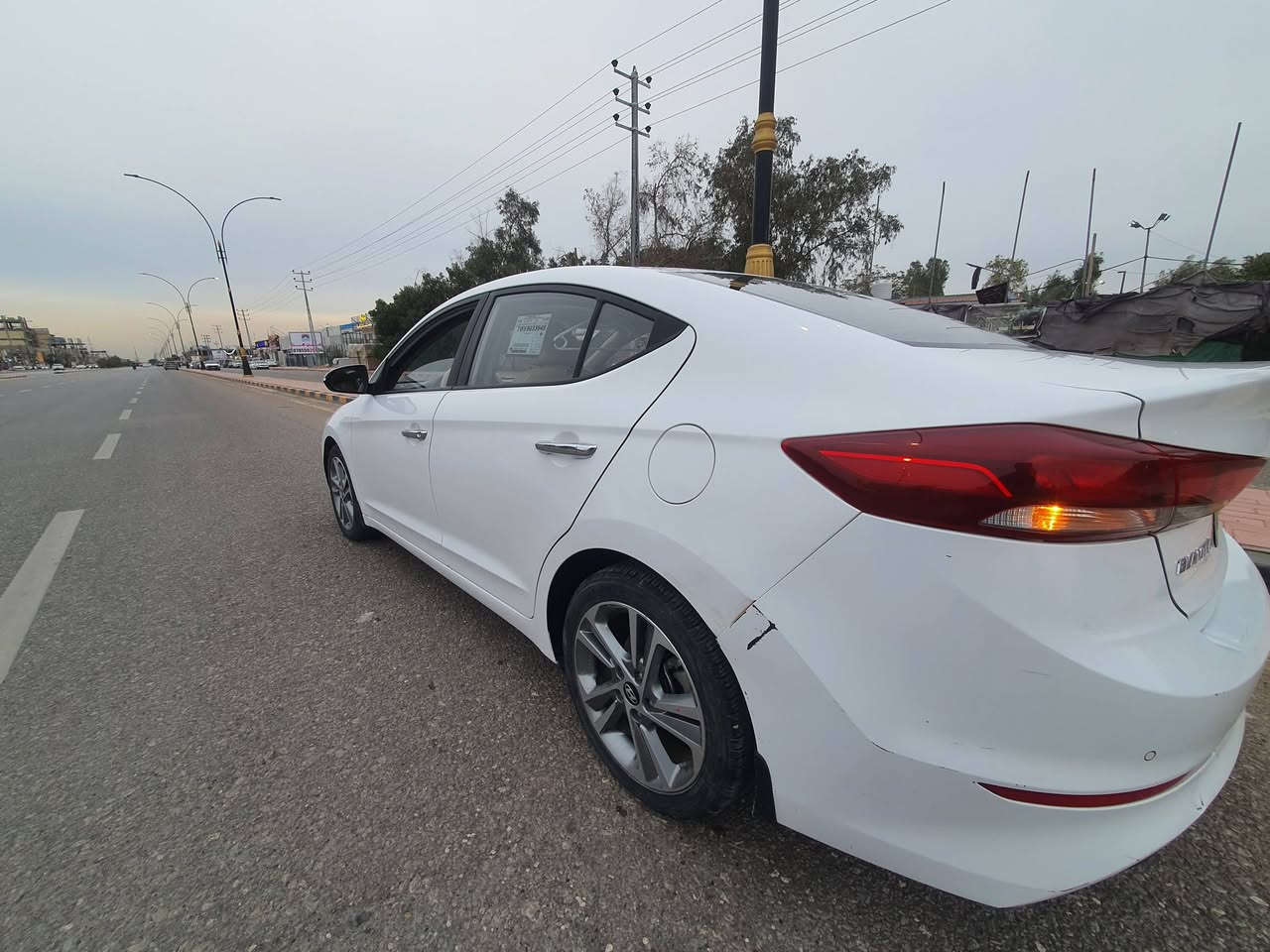 سيارة ألنترا  2018 خليجي
مكفولة من الضربة والصبغ فقط الدعامية الامامية بيها كسر و مصلحة.
رقم أربيل وكالة 
# المحرك: 2000 
# السعر : 145 💵
# الموقع  : النجف 
#المواصفات :
فتحة سقف 
2 بصمه تشغيل وصندوق 
كشنات بلادي ومغلفهن جلد 
قطعتين تبريد
تبريد ممتاز 
مري جانبية شفط 
فول تحكمات ستيرن
كروز مثبت سرعة
3 وضعيات قيادة
شاشه لمس 
كامرة خلفية
مرآة وسطية 
5 ويل كب كروم حجم 17 كروم
حساس خلفي بلادي 
لايت امامي  LED  بك لايت LED
يدات نيكل
4 دسك ونظام ABS
صندوق ذكي
ارضيات جلد 
ماشية 127,000 وقابل للزيادة


**إذا كنت صاحب هذا الإعلان وتريد حذفه لأي سبب، رجاءا أرسل رسالة إلى الدعم الفني**