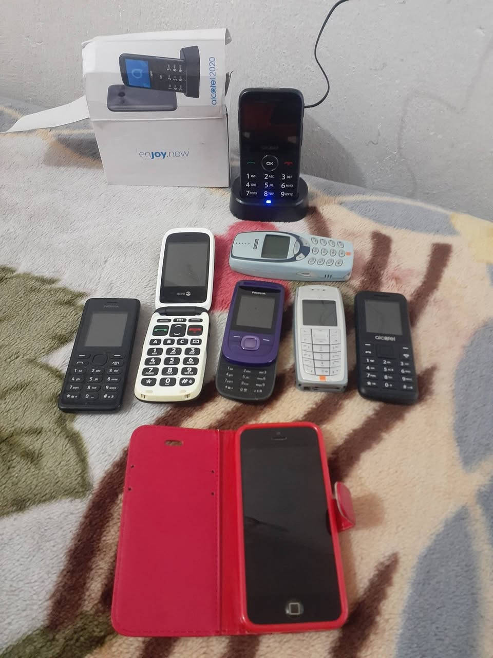 موبايلات   قديمة    وياهم   قطعة    اي فون   5C      فقط   شغلت   واحد   لان  بيه   شاحنة 
والباقيات   ماعندي   شاحنة    والله  مافحصتهم 
السعر    ١٣٠   الف   كلهم


**إذا كنت صاحب هذا الإعلان وتريد حذفه لأي سبب، رجاءا أرسل رسالة إلى الدعم الفني**