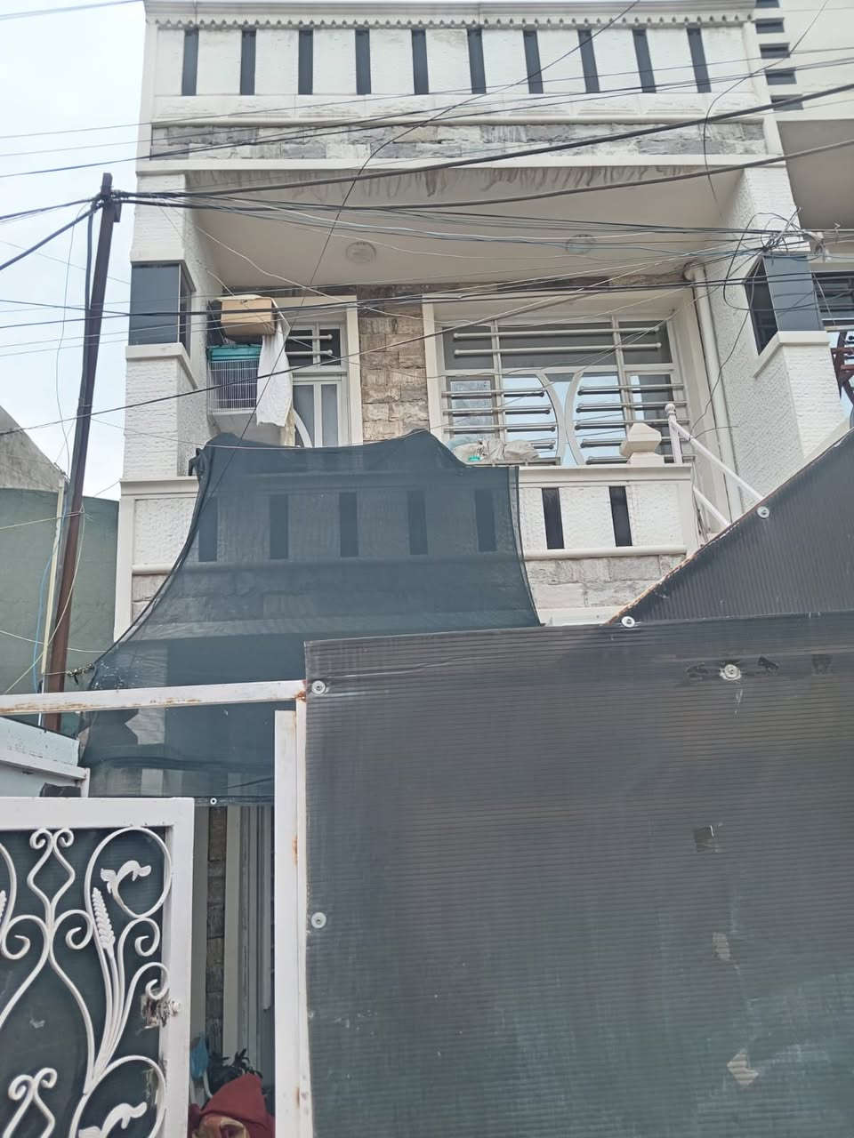 بيت في بغداد  الغزالية شارع مدير الأمن مساحة 83 m  طابقين 3 غرف النوم 3 حمامات + صالة + مطبخ الرقم 
***********
***********
