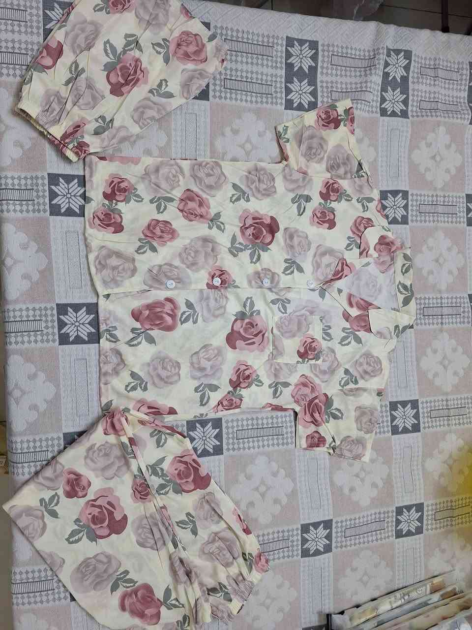 تراكات نسائي من وزن ٥٥ل٩٠ 
٣ قطع فانيلا ليكرا بسعر حلو 
مكاني كرادة خارج ماعندي توصيل الا ضمن الكرادة


**إذا كنت صاحب هذا الإعلان وتريد حذفه لأي سبب، رجاءا أرسل رسالة إلى الدعم الفني**