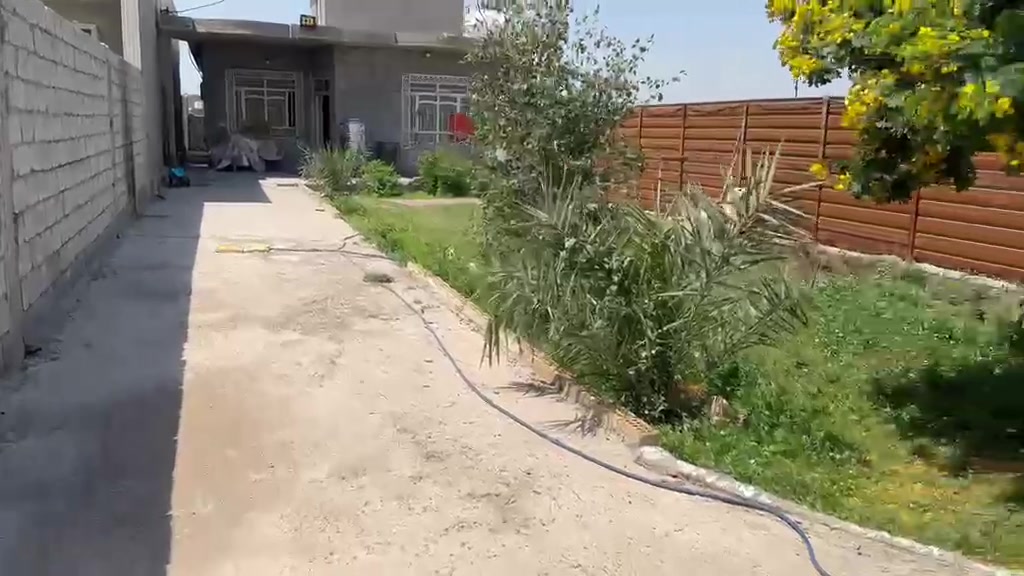 سلام عليكم يوجد لدينا بيت الدوره هورجب بمنتجع امواج البحر مساحه 300متر واجه 9متر ***********
