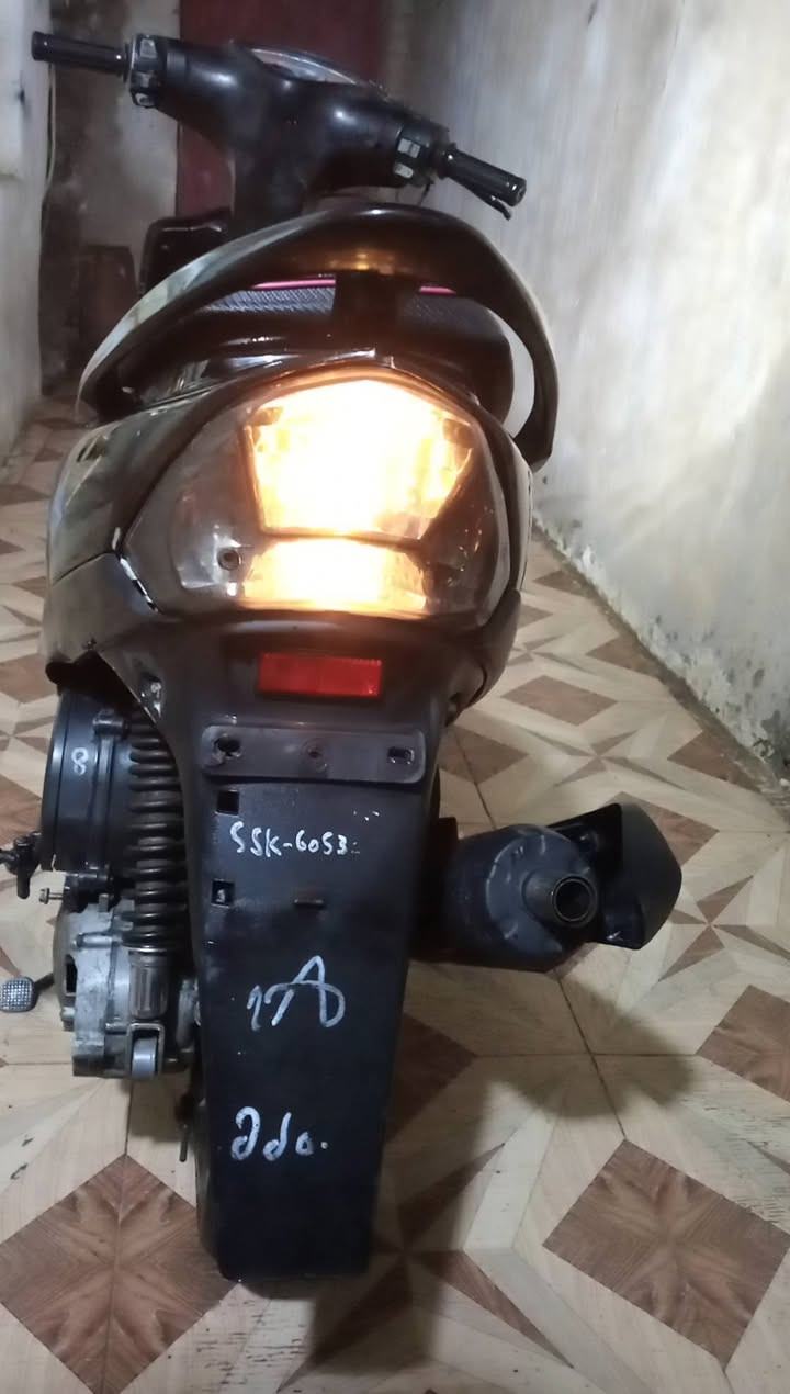 السلام عليكم 
دراجه لبيع ماكس عدل 
مفتوحه مره وحده كلشي بلادي الدراجه خير من الله 
اوراق السعر 650 وبيها مجال***********
