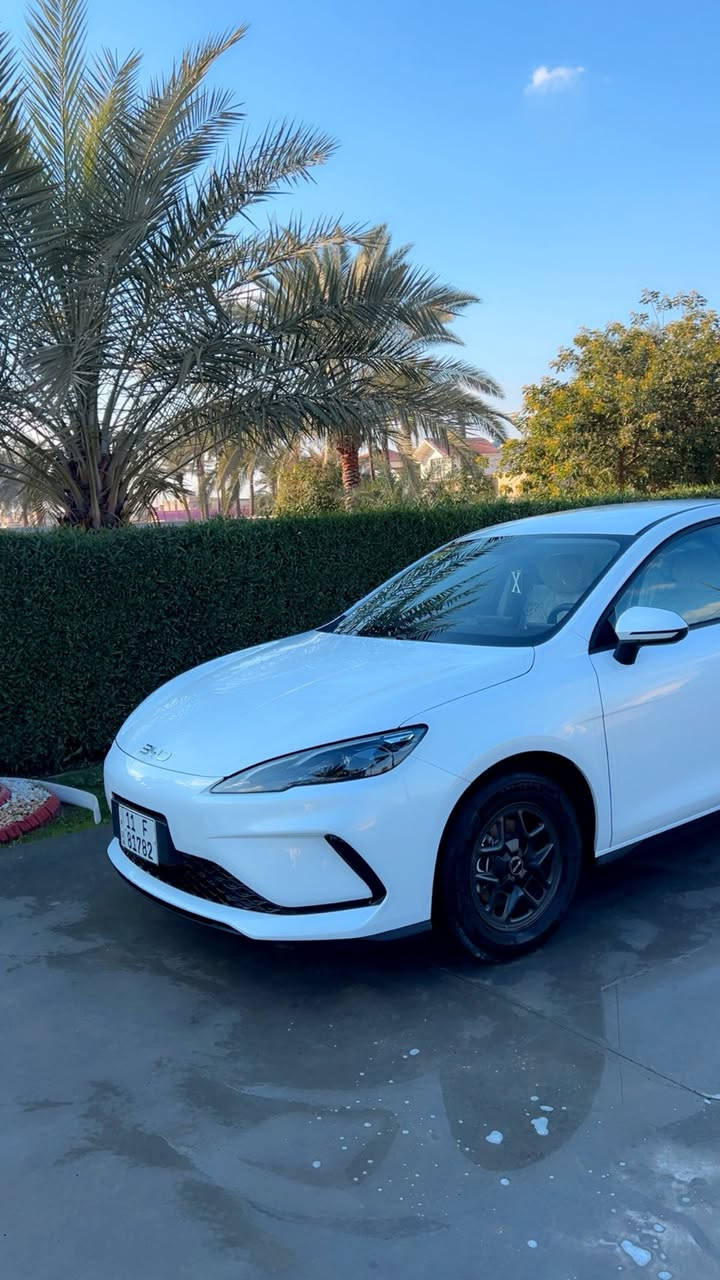 السلام عليكم byd سيل 5
2025        ماشيه 5000

السياره مدوشمه كامله 

السعر 18.500 

مرقم بغداد 

***********
