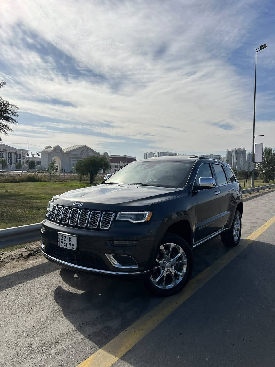 السلام عليكم
جيب 2020 سومت Summit (اعلى فئة بالجيب)
محرك V8  5700
وارد امريكي كلين تايتل ماشية 55 الف ميل
رقم اربيل
اللون : فيلي مميز
السيارة مكفولة ونضيفه جداً 

المواصفات Vip :
* جـگات تنزل وتصعد .
* رادار امامي مع مانع تصادم . 
* رادار جانبي .
* نظام الاصطفاف الالي (اوتوپارك) . 
* تحذير الخروج عن المسار . 
* دفع رباعي 4x4 
فرش المقاعد من الجلد الفخم . 
* دشبول مغلف بالجلد  . 
* صفي المقاعد الأمامية كهربائية .
* ذاكرة لحفظ وضعيات الجلوس . 
* صفي المقاعد الأمامية مع تبريد وتدفئة . 
* صف المقاعد الخلفية مع تدفئة . 
* انظمة القيادة على حلبات السباق . 
* شفتات ستيرن .
* نقطة عمياء .
* ويل سومت بلاد قياس 20 انج .
* مقود السائق من الجلد  .
* مقود السائق كهربائي . 
* تدفئة ستيرن . 
* سقف بانوراما .
* شاشه كبيرة مع نفكيشن GPS . 
* مصابيح امامية زنون . 
* المصابيح الأمامية مع LED لايت . 
* كشافات ضباب بروجكتر زنون . 
* تشغيل عن بعد .
* صندوق كهربائي .
* حساسات أمامية + خلفية .
* كاميرا خلفية + كاميرا دوارة .
* بخاخ ماء لتنظيف المصابيح الامامية .
* مرايا متحسسه للضوء العالي . 
* مرايا جانبية قابلة للطي قلاب . 
* بلوتوث تلفون مع نضام Apple car play . 
* محدد سرعة . 
* نظام بريك اوتماتيكي ( Auto Break System ) .
* نظام تحديد المسار .
* نظام سماعات صوت هارمن كاردون .
* بصمة تشغيل + بصمة ابواب .

وبعد هواي مواصفات مذاكرهن 
معروفة مواصفات السومت

السعر / 300 ورقة  

رقم لهاتف  /    *********** 
وموجود واتساب
