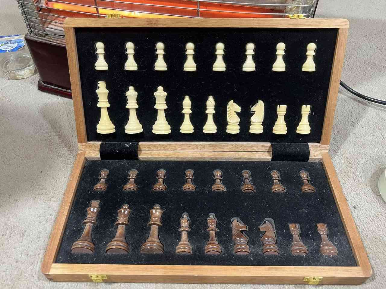 شطرنج  خشب صاج  انتيكه حط سعر وبلعافيه


**إذا كنت صاحب هذا الإعلان وتريد حذفه لأي سبب، رجاءا أرسل رسالة إلى الدعم الفني**