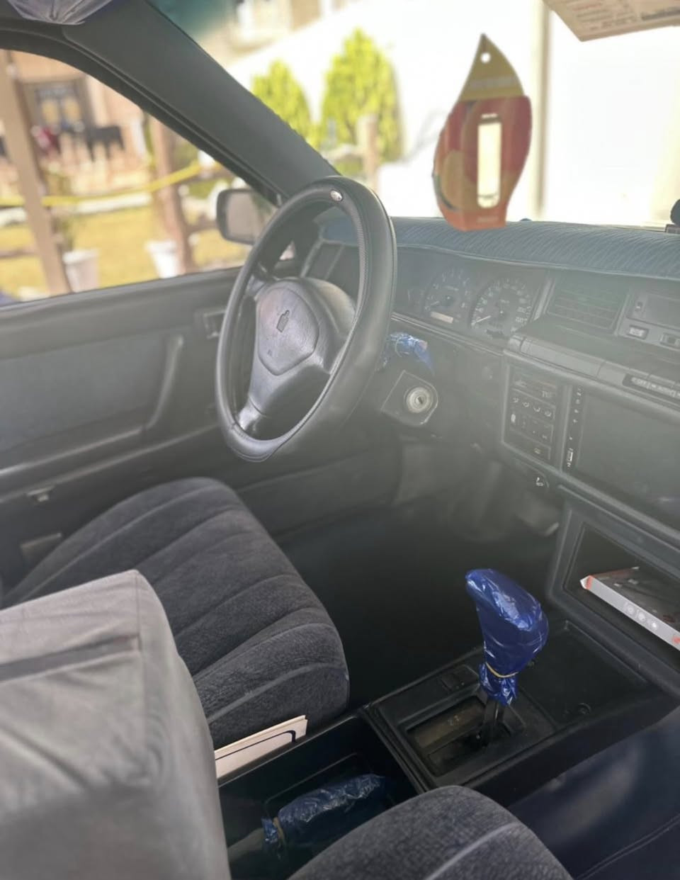 سلام عليكم أرنب ايسر بلاد ما محمر اصلي موديل 93 للبيع مال جناي السياره كسر باكيت جديده داخل وخارج معنه الكلمه  ولسعر خاص برهم مراوس كورلا كامري حسب القناعة ولشراي يتصل يدلل رقم الهاتف (***********)
