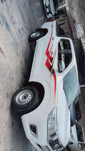 السلام عليكم بيكم نيفاره موديل 2017 
السياره كفاله عامه من الصبغ والبارد  جام كهرباء رقم اربيل الجديد حساس خلفي كامره 
السياره كولش نظيفه بغداد مدينه المعارض معرض الخلاص 153 
***********
