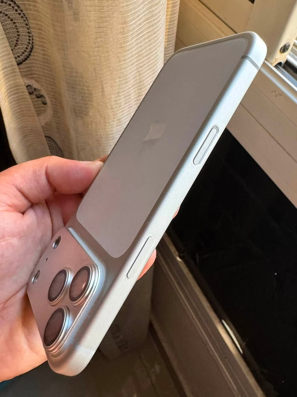 السلام عليكم iPhone 14 برو ماكس محور 17 برو ماكس نضيف كلش مكفول مبدل شاشه مال تقصيخ بشرط كله طبق الاصل نفس ال 17 برو ماكس شاصي كامل  دكمه كأمره صفح فلاش كله بشرط متوفر توصيل جميع المحافظات ***********
