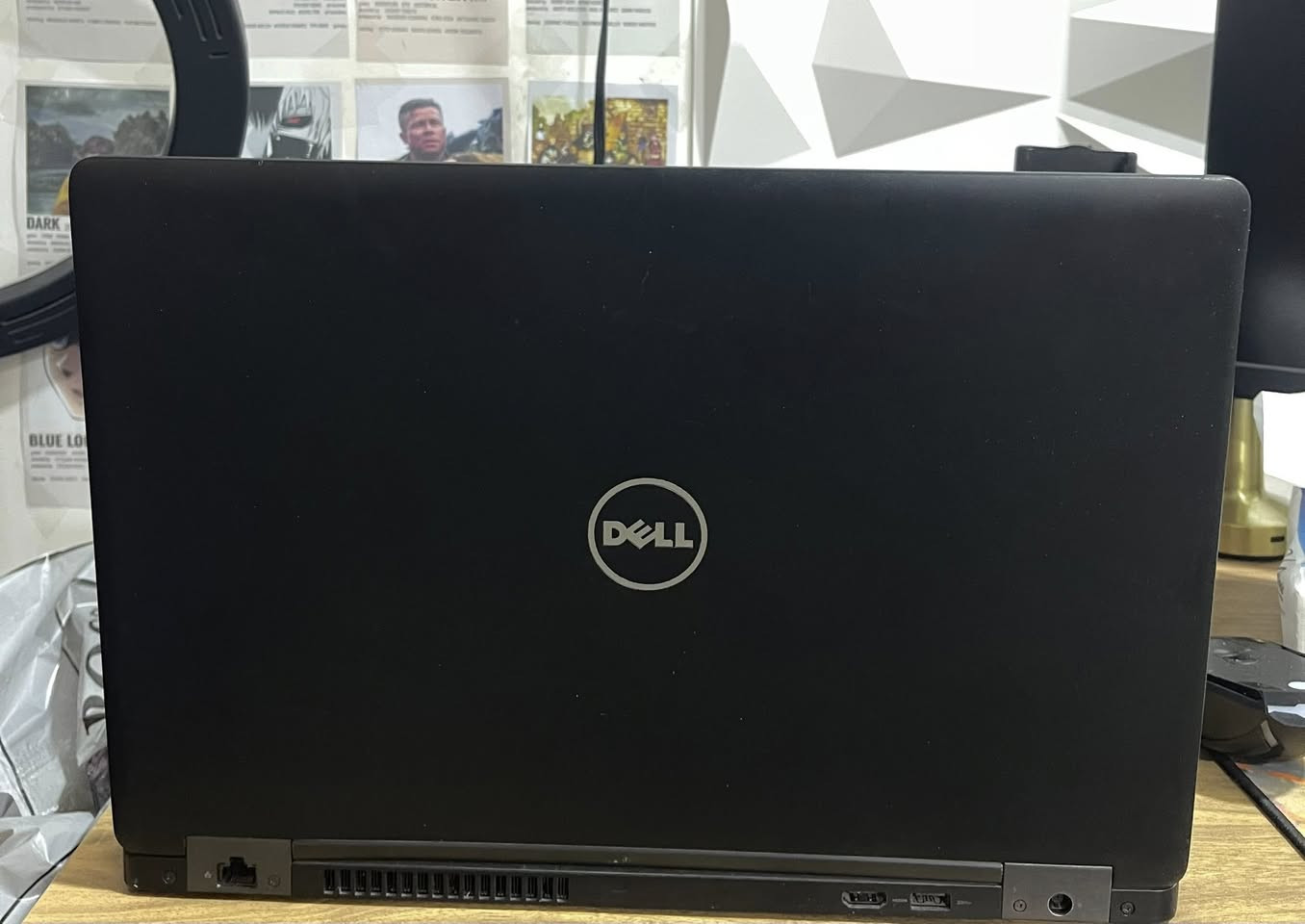 السلام وعليكم
لابتوب DELL
المواصفات بلصوره 
اللابتوب مامفتوحه استعمال 4 اشهر نضيفه كلش وياهه جنطه وشاحنتهه
السعر 200 الف قفل 🔒 
المكان زعفرانيه شارع المعهد الرقم ***********
موجود واتساب
