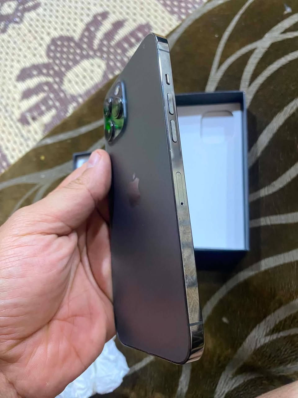 12برو ماكس الذاكره 256 البطاريه 79  وتر بروف ممفتوح فقط عدسه كامره نكسرت السعر 375 رقمي ***********

