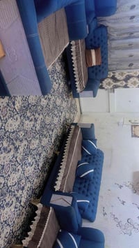 كنب • عشر مقاعد • يحتاج تنظيف