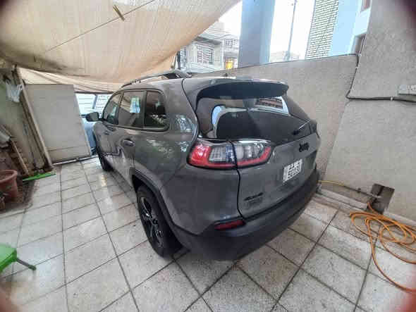 السلام عليكم
جيب شيروكي بزون 2023 اللون اسمنتي مميز اخت الجديده 
السيارة فول مواصفات لوكس أعلى فئة بالجيب بزون 
بانوراما
جنطة كهرباء واتو 
محرك 4سلندر 2400
رادار أمامي وخلفي  
انارة ترحيب بالمري
كشنات جلد
كشنات السائق والصدر كهرباء 
تبريد وتدفئة بالكشنات والستيرن
تشغيل عن بعد
لايتات زنون
بكلايت نيون 
حساس امامي+ خلفي
كاميرا خلفية
نظام نقطة عمياء
سايد بريك بصمة 
فور ويل
فتح ذاتي
نقطة عمياء
اطفاء ذاتي 
نظام ParkSense تطبك ابحدها السيارة
ماشية  19  mile
حادث السياره  ربع جاملغ خلفي ايمن 
السيارة ليبل واحد كلش نظيفه وجديده 
رقم بغداد  بإسمي تحويل مباشر
مكان السيارة: بغداد 
للاستفسار اكثر الاتصال على الرقم 
***********
