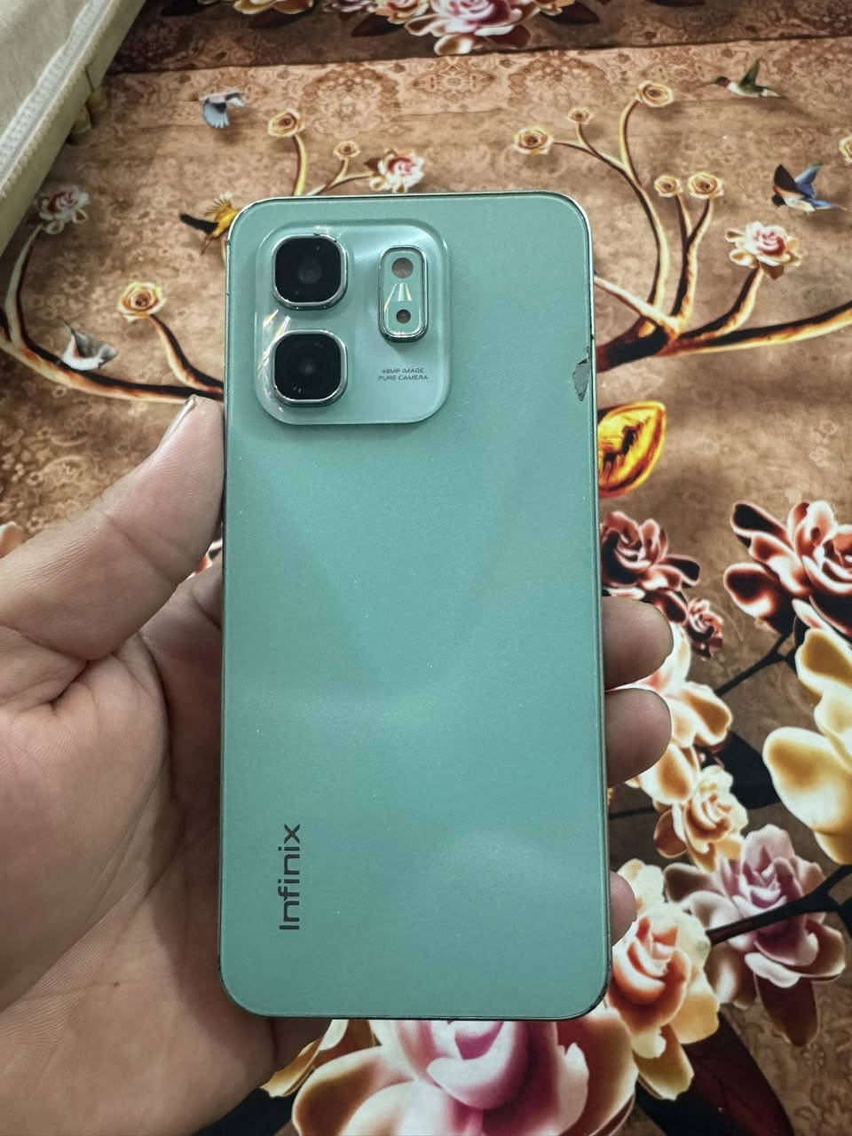 السلام عليكم للبيع يرهم نقد أو قصط 
مكاني بغداد المحموديه شارع الأطباء 
بطاريه ٣٠٠٠ ذاكرته ٢٥٦
***********
