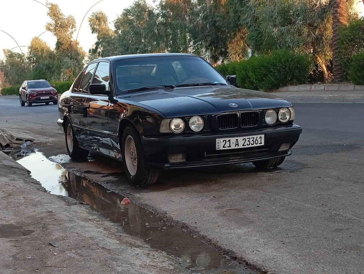 السلام عليكم للبيع موديل ١٩٩١تبريد وي السويج ثلج 525بلاد كير اوتماتيك شادين محرك ٥٢٨عليه فول فول مؤسفات بس مو سلايت دواخل لوك بدون ضربه سياره جديده كولش تايرات جديد باتري جديد بدون نواقص السعر 57بي مجال رقم سليمانيه جديد لل ٢٠٣١ 
‏*********** كركوك, العراق
