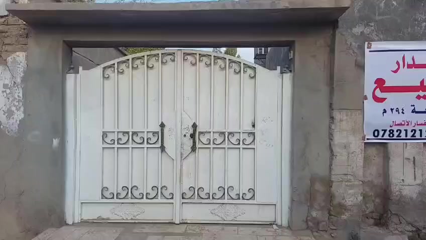 يالله 
  عقار للبيع موقع مميز جداً
سنتر المدينة شارع المواكب مقابل جامع المصطفى داخل الفرع 
مدارس سوك كلها بصفك متحتاج سياره 🚙

المساحة ٢٩٤م 

الواجهة ١٥م

بناء قديم

يحتوي على 

٤غرف نوم - صالة - استقبال - مشتمل كبير في الطابق الثاني 

ومطبخ - وكراج وحديقة    ***********))
