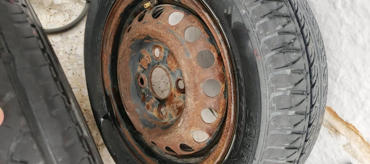 السلام عليكم
4 تايرات مال سايبه نص عمر 
وياهن ويل واحد 
ب30 
مكاني بغداد 
***********
‏‪***********‬‏
