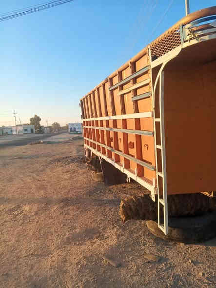 سلام عليكم بدي اقجم للبيع سعر ثلاثه مليون ونص وبي مجال العنوان الرمادي ابوطيبان الاستفسار تصل ***********
