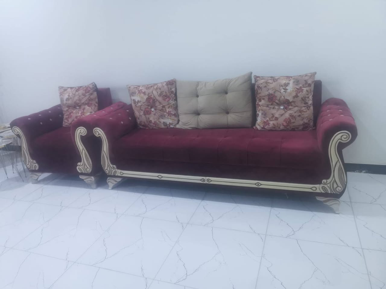 هذا التخم مع البردات ب450نظيف إلي يريده واتساب ***********
